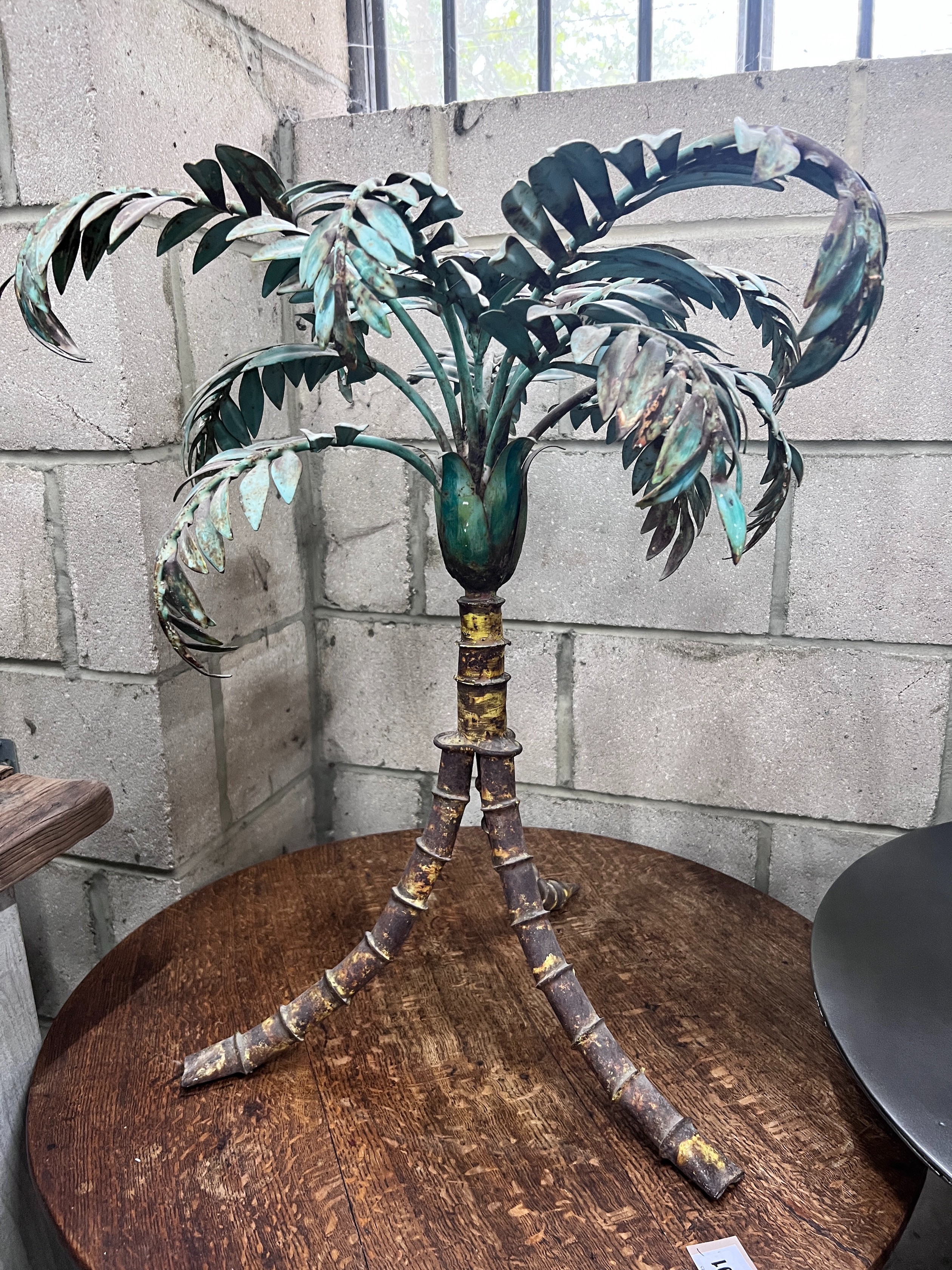 A painted wrought iron palm tree underframe, height 66cm *Please note the sale commences at 9am.